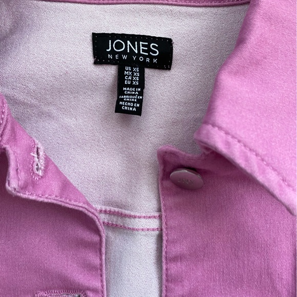Jones New York Women's sizeXS Pink Lotus Button Denim Jacket with Fringe Epaulet - Picture 14 of 14